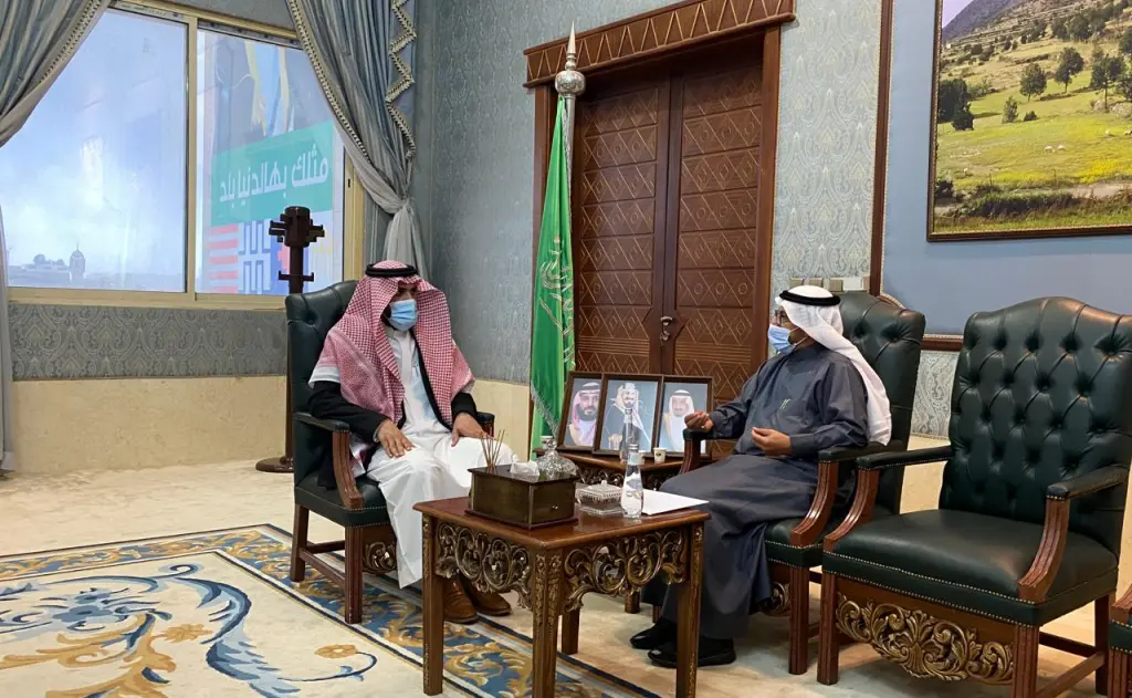 وكيل الإمارة في استقبال المدير التنفيذي